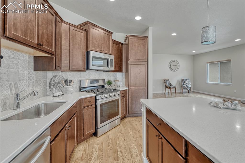 Image 19 of 49: Kitchen