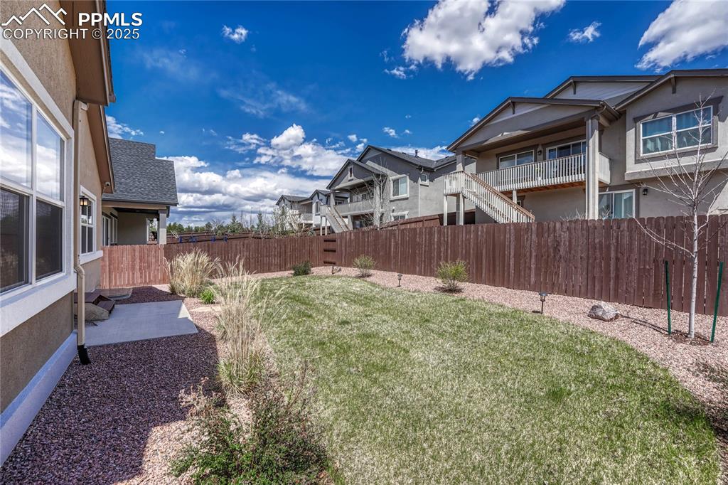 Image 40 of 49: Yard