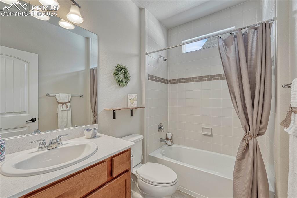 Image 8 of 49: Bathroom