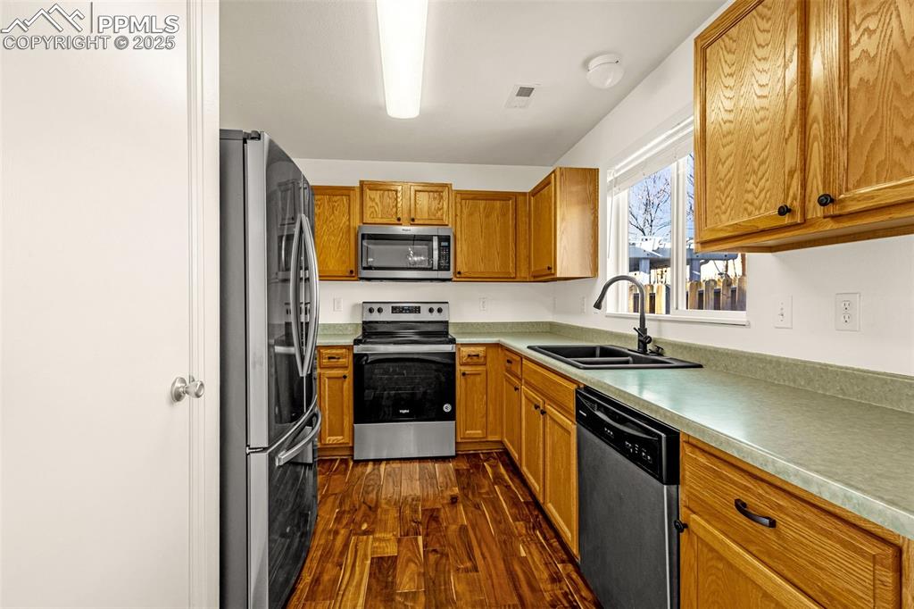 Image 7 of 26: Kitchen