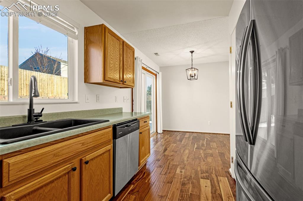 Image 9 of 26: Kitchen