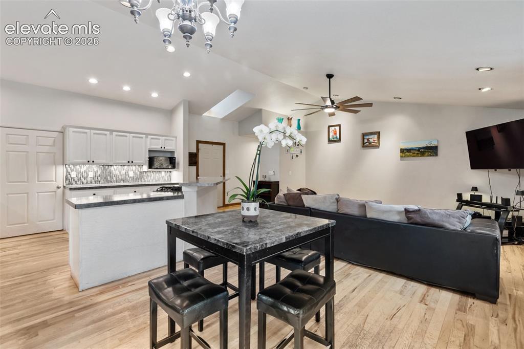Image 18 of 47: Dining Area
