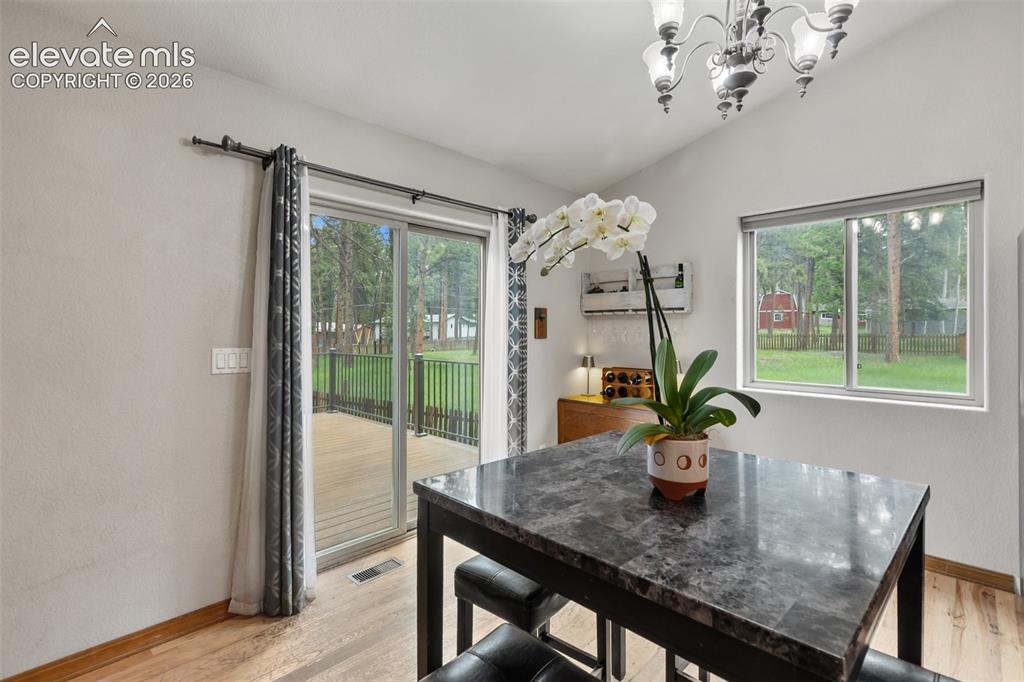 Image 19 of 47: Dining Area