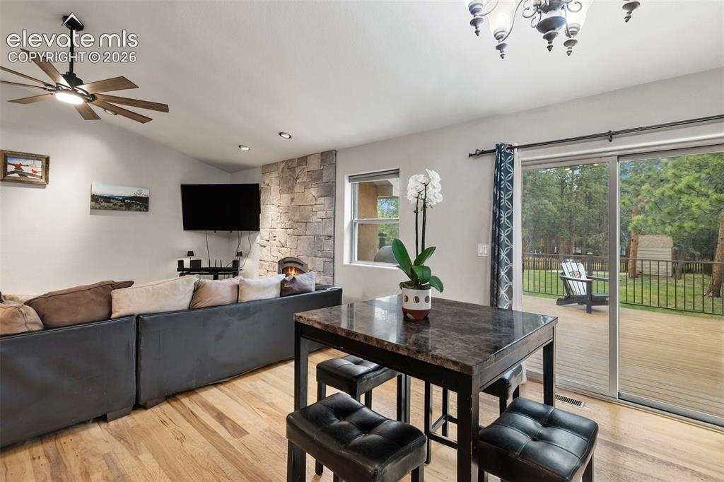 Image 21 of 47: Dining Area