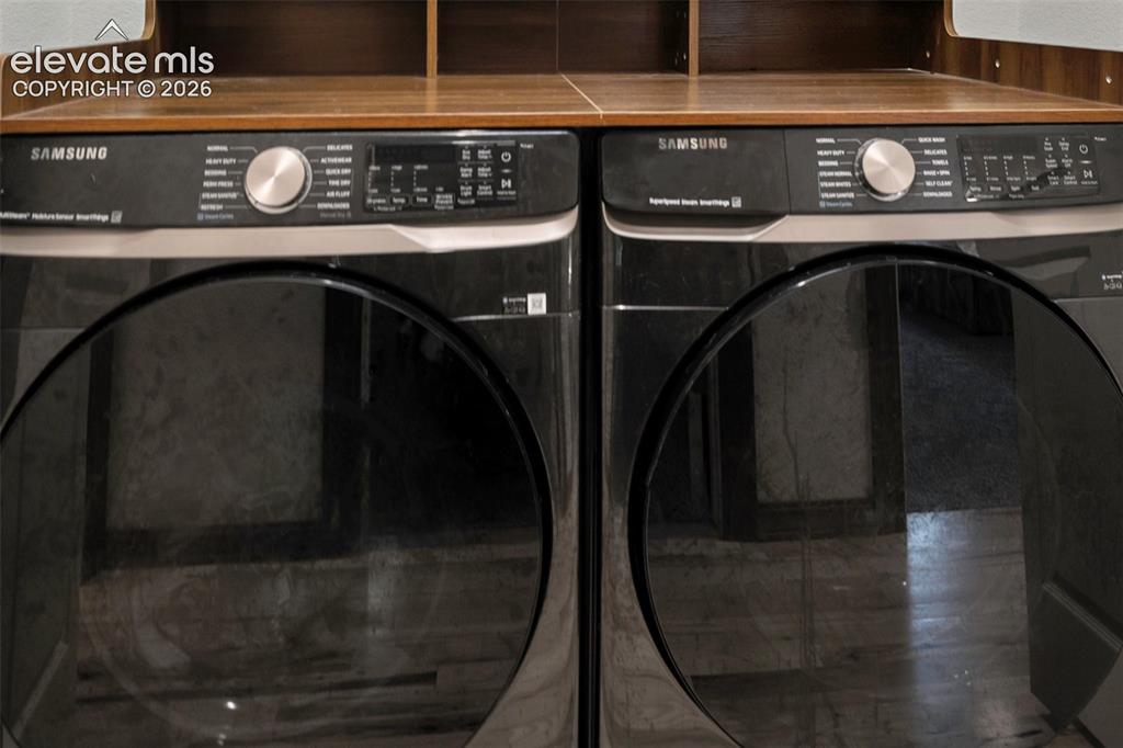 Image 33 of 47: Laundry