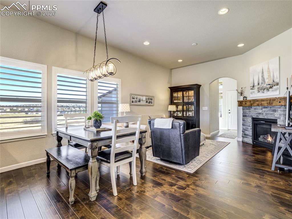 Image 13 of 45: Dining Area