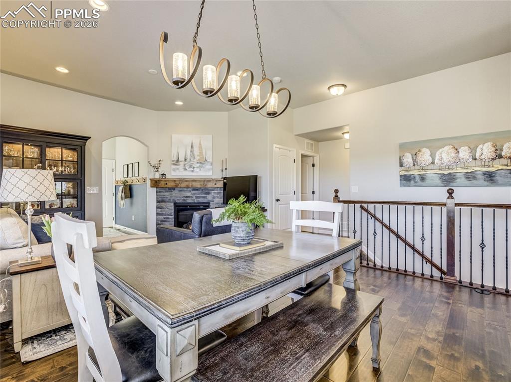 Image 14 of 45: Dining Area