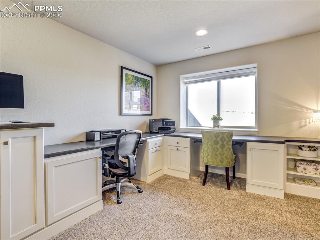 Image 24 of 45: Office