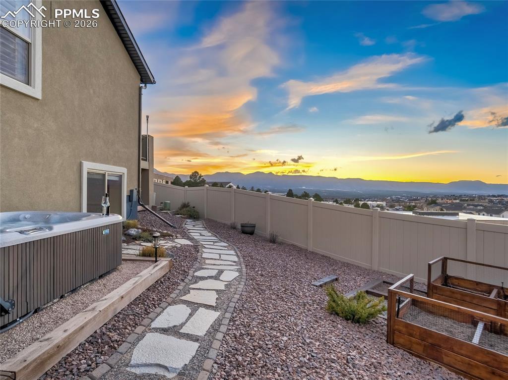 Image 43 of 45: Yard