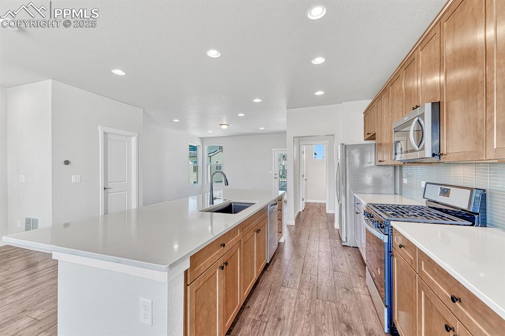 Image 14 of 40: Kitchen