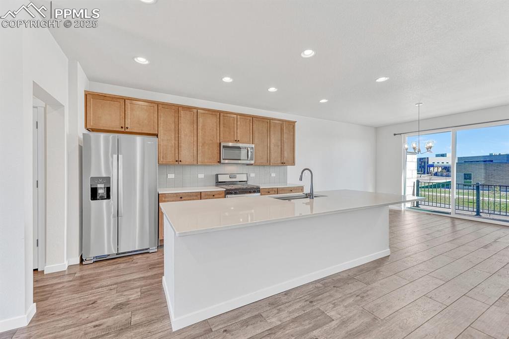 Image 16 of 40: Kitchen