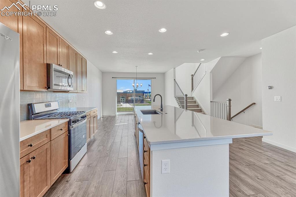 Image 17 of 40: Kitchen