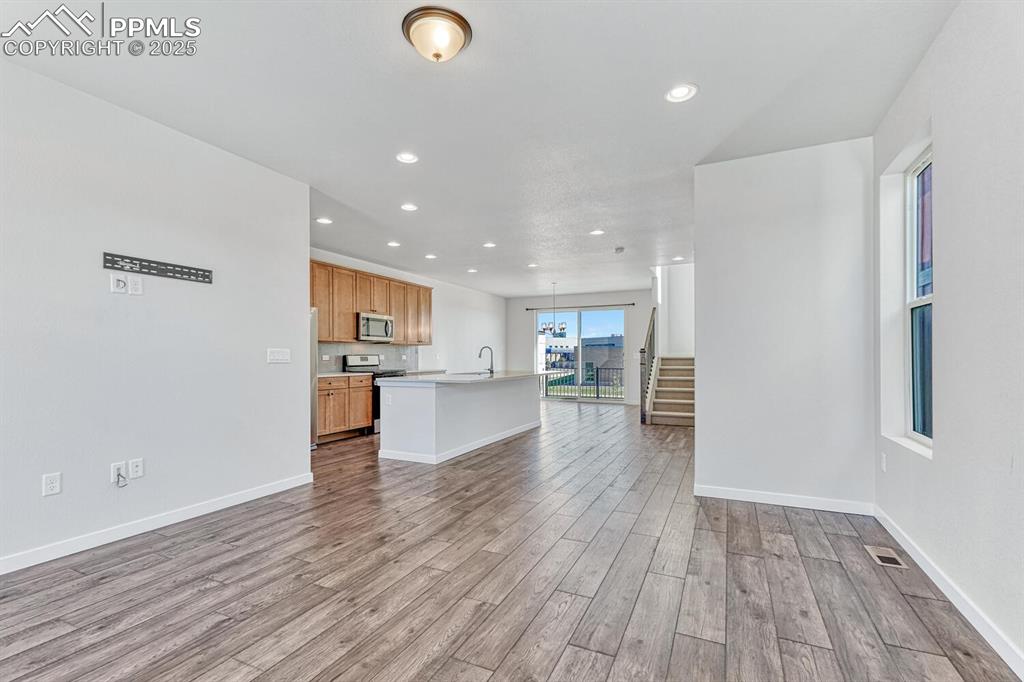 Image 8 of 40: Kitchen