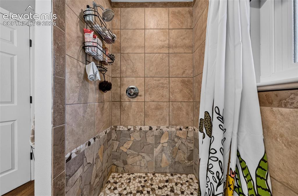 Image 13 of 22: Bathroom