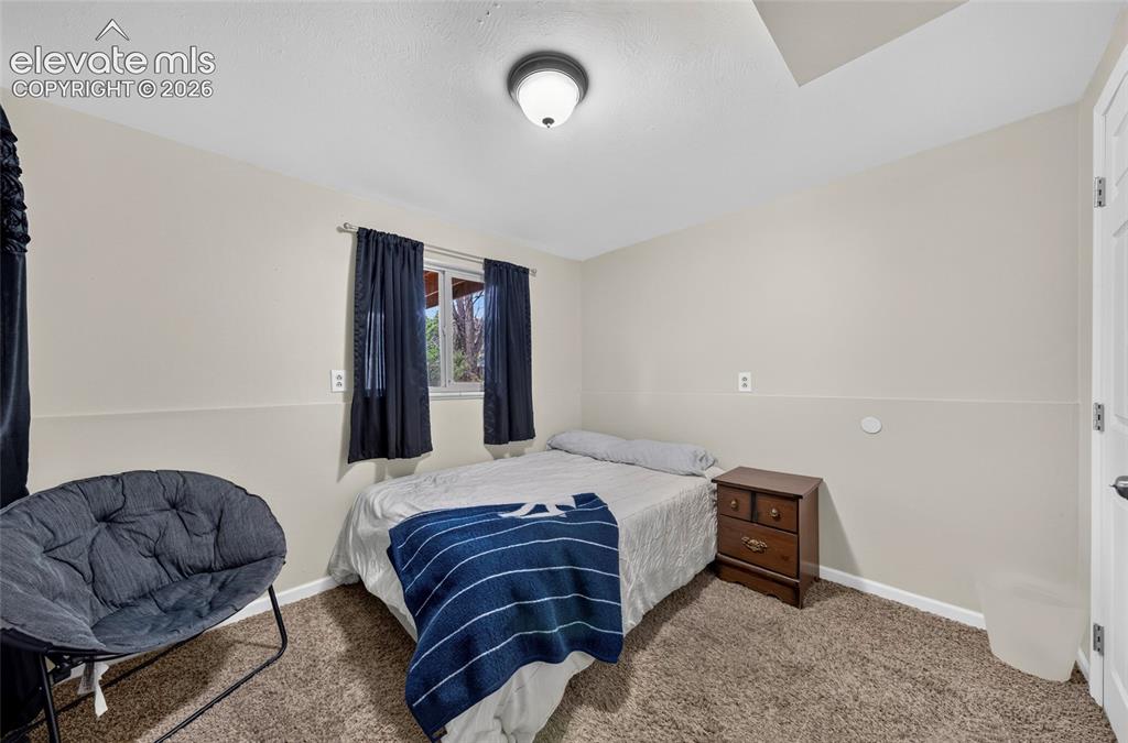 Image 18 of 22: Bedroom