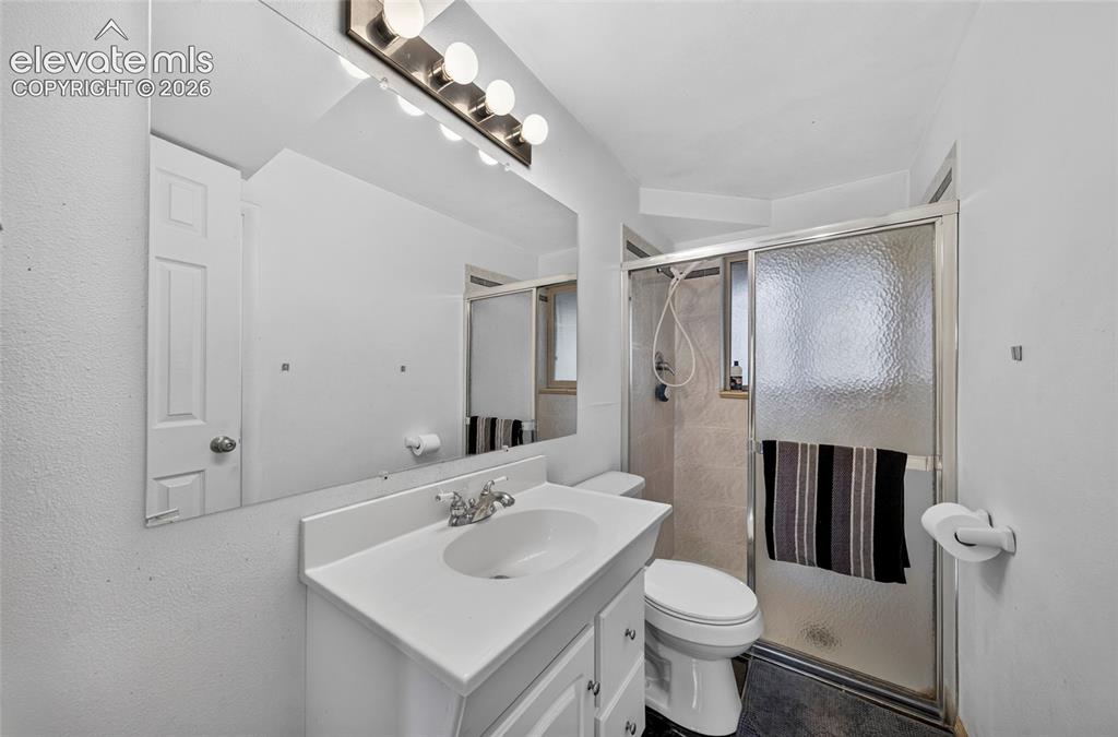 Image 19 of 22: Bathroom