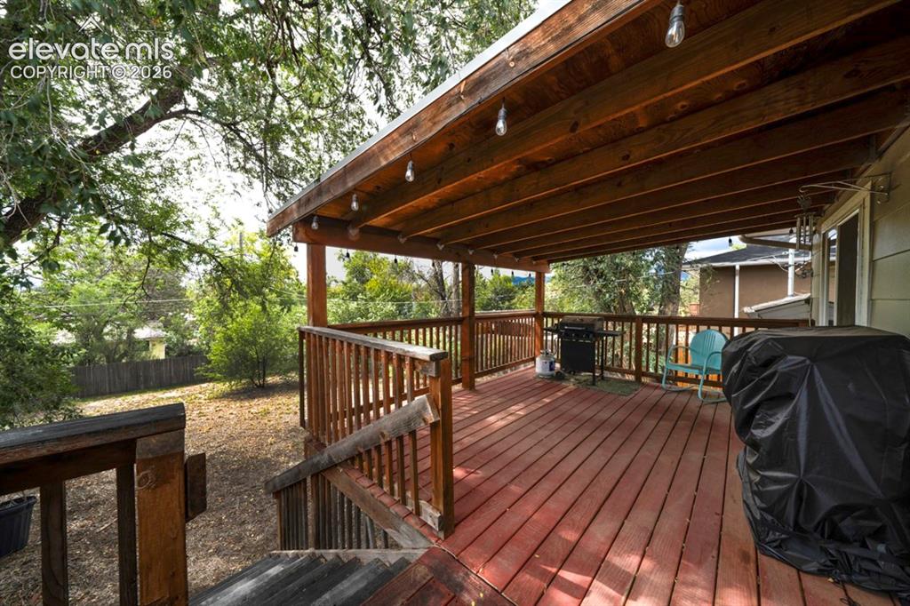 Image 20 of 22: Deck