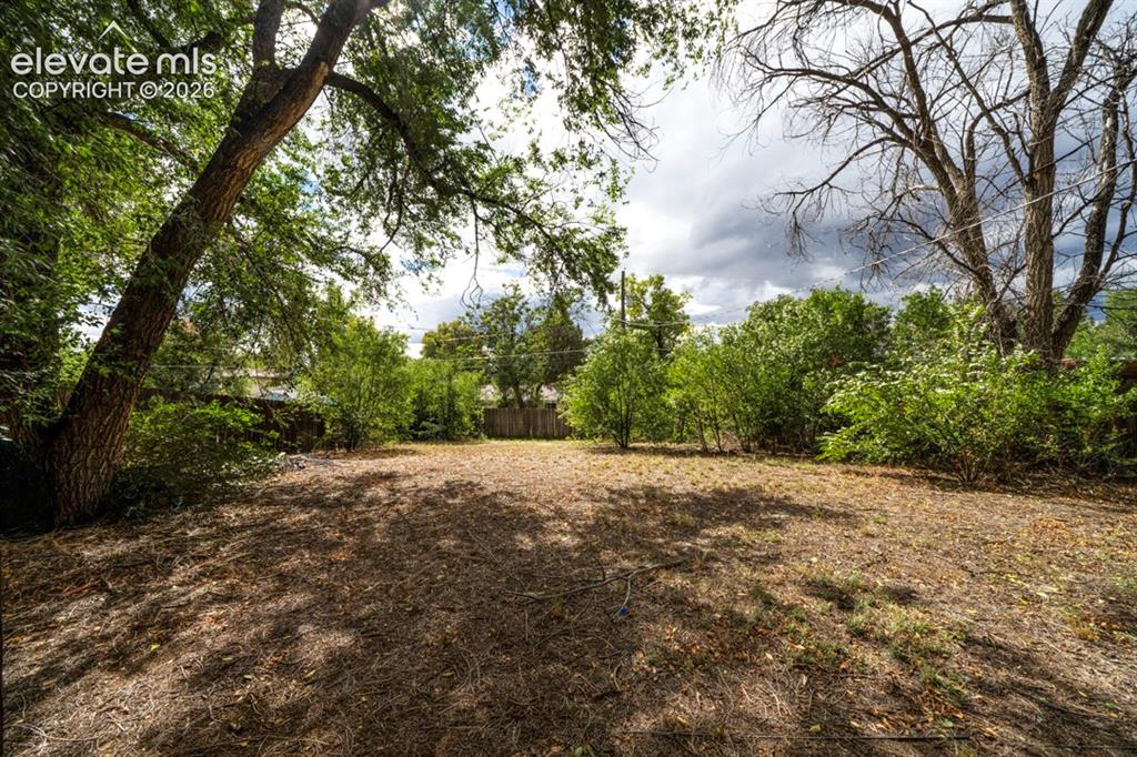Image 22 of 22: Yard