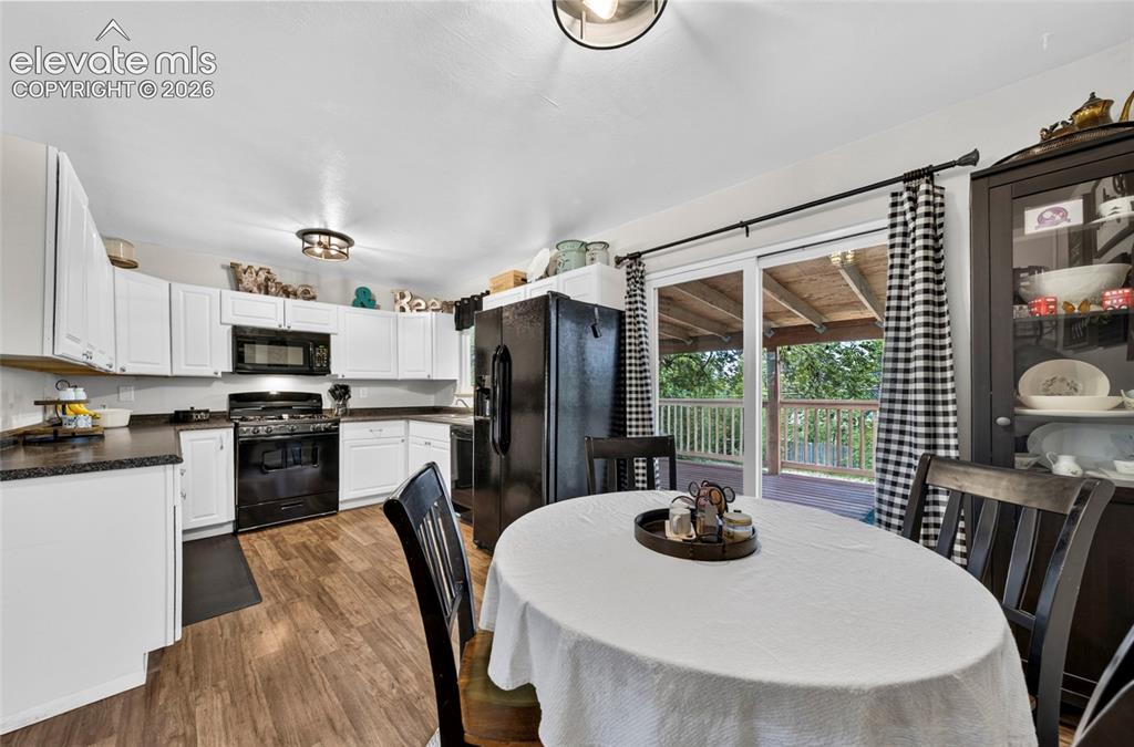 Image 8 of 22: Dining Area