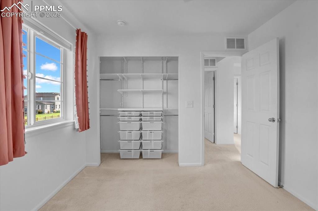 Image 25 of 36: Upstairs Secondary bedroom
