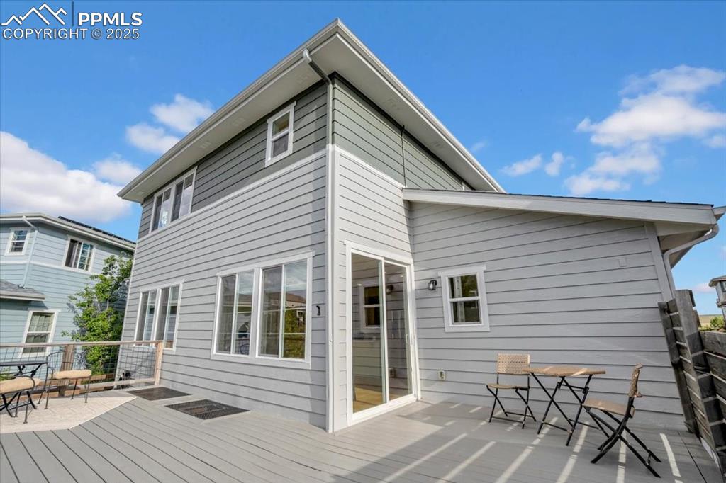 Image 30 of 36: Large deck off patio doors