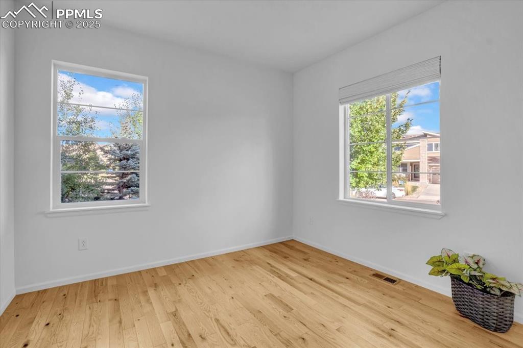 Image 9 of 36: Office