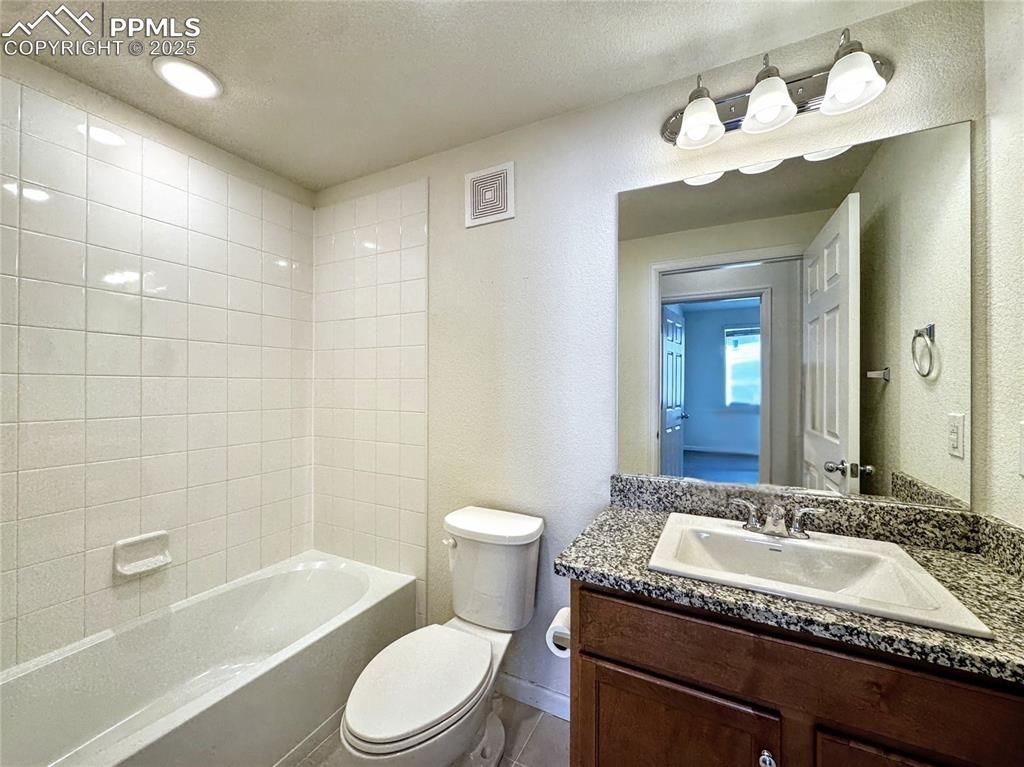 Image 15 of 29: Full Bath 