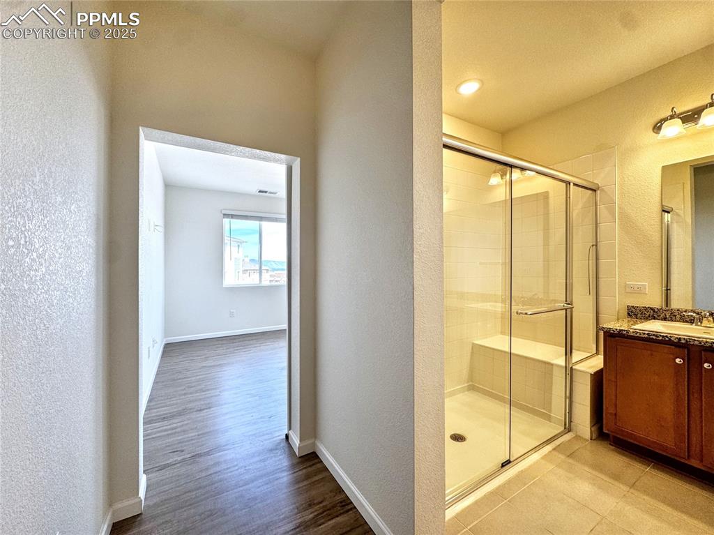 Image 17 of 29: Primary Ensuite