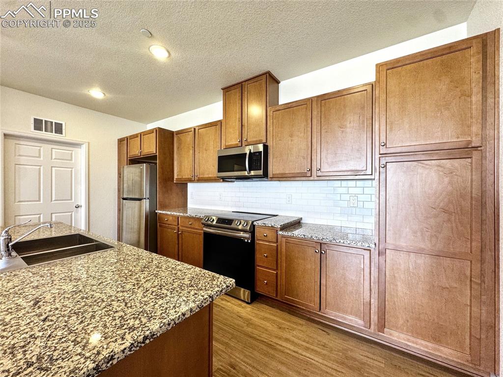 Image 5 of 29: Kitchen