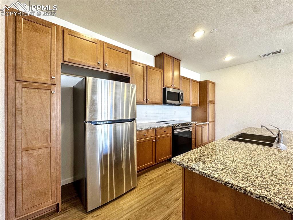 Image 6 of 29: Kitchen