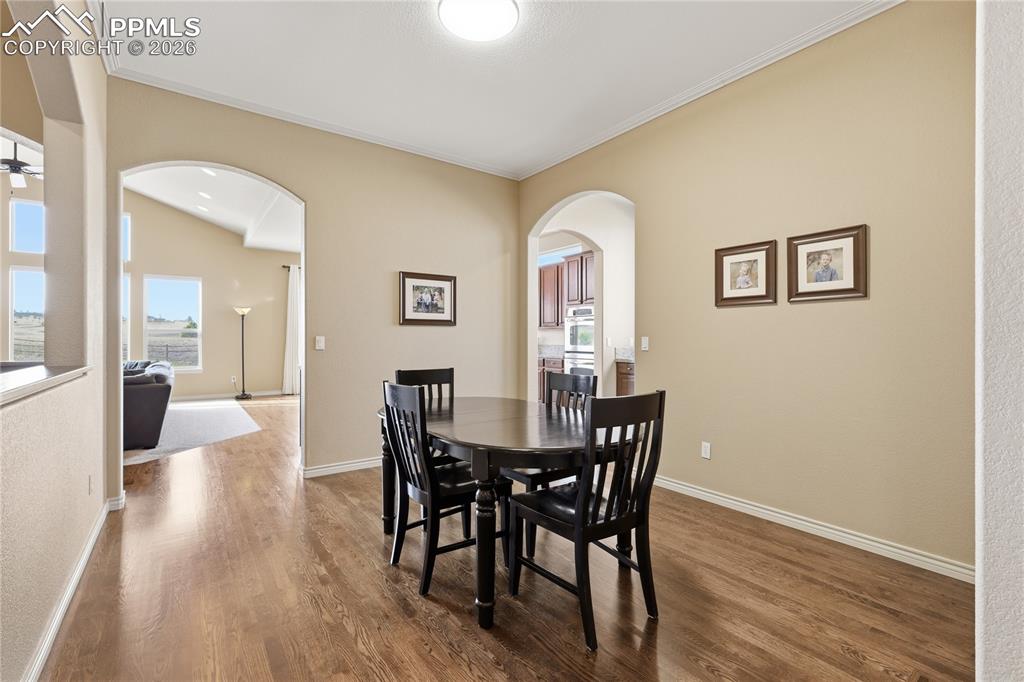 Image 13 of 42: Dining Area