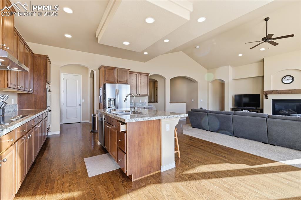 Image 20 of 42: Kitchen