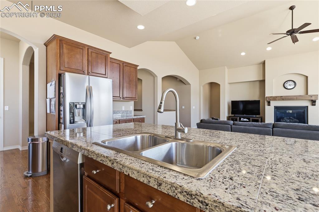 Image 21 of 42: Kitchen