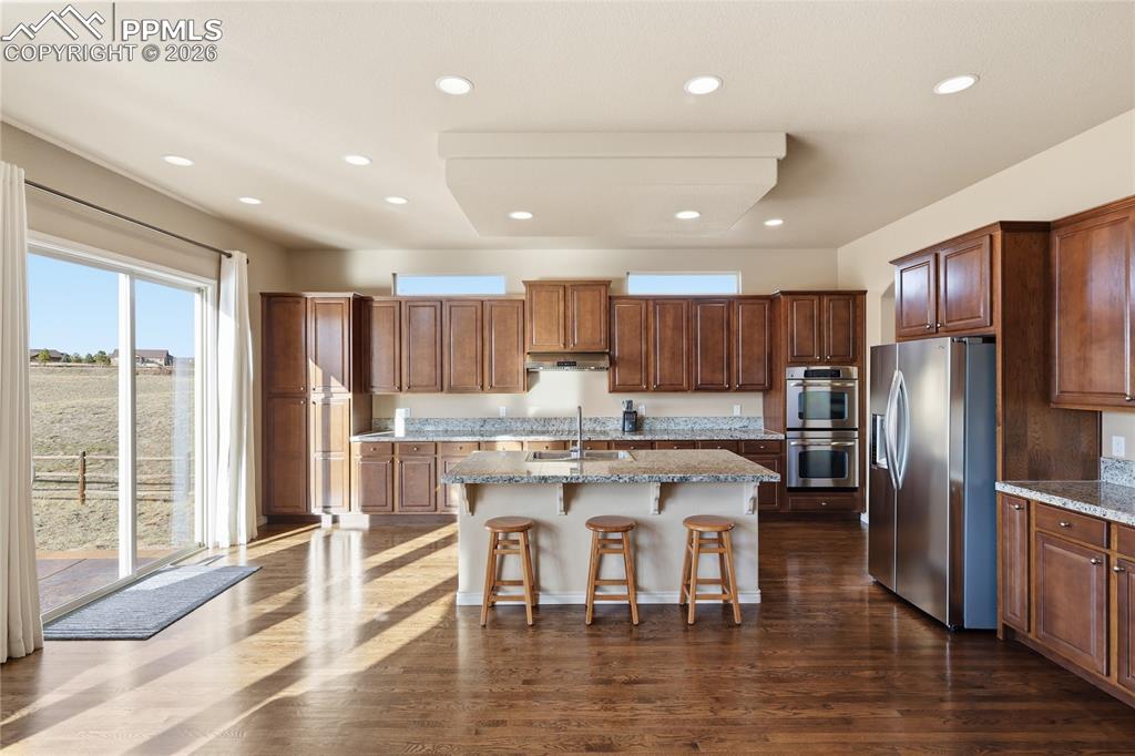 Image 23 of 42: Kitchen