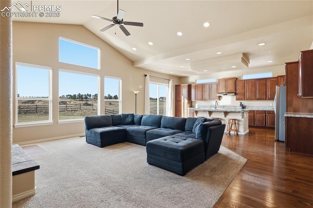 Image 25 of 42: Living Room