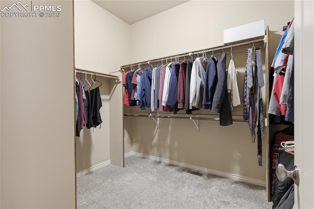 Image 31 of 42: Closet