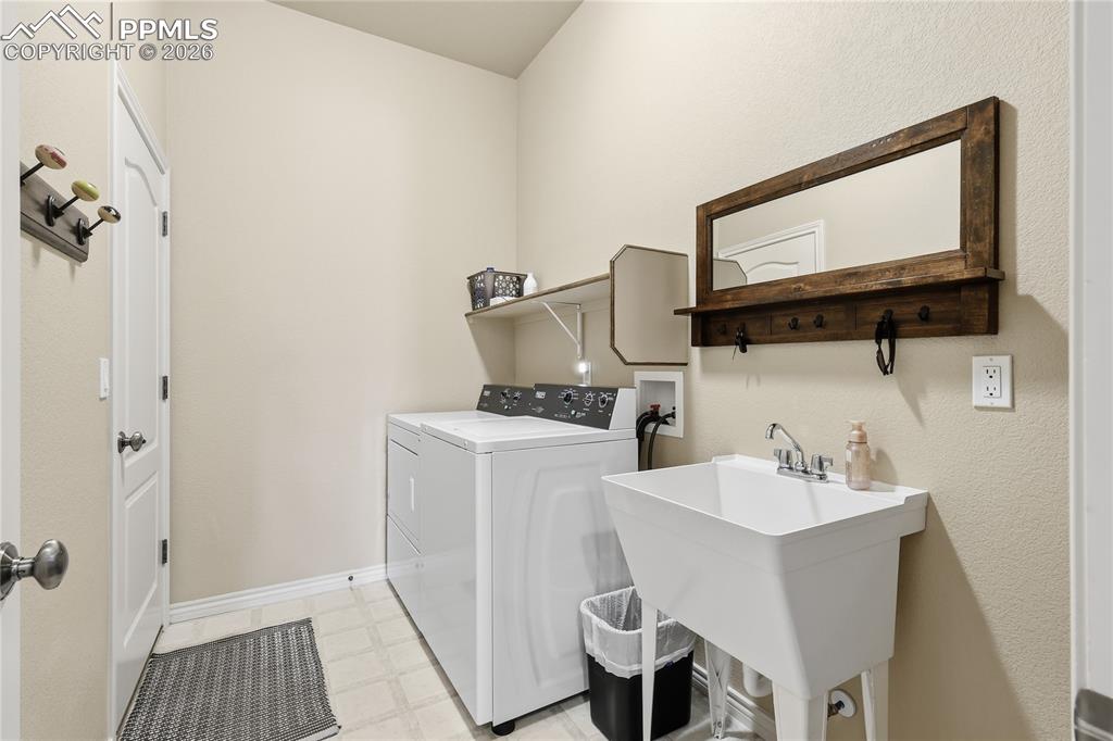 Image 32 of 42: Laundry