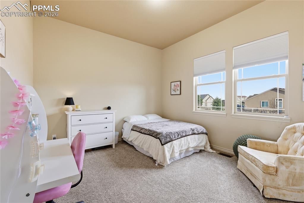 Image 35 of 42: Bedroom