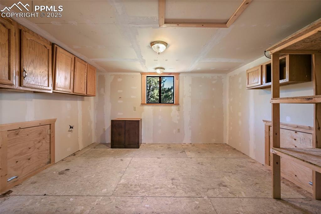 Image 25 of 33: Loft