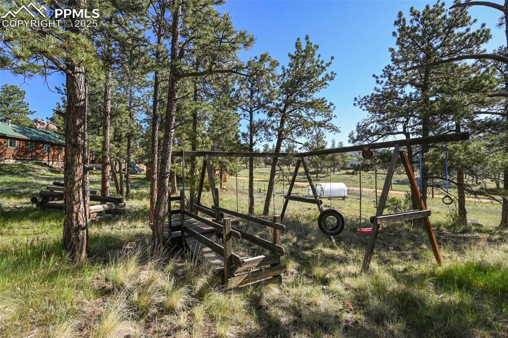 Image 29 of 33: Yard