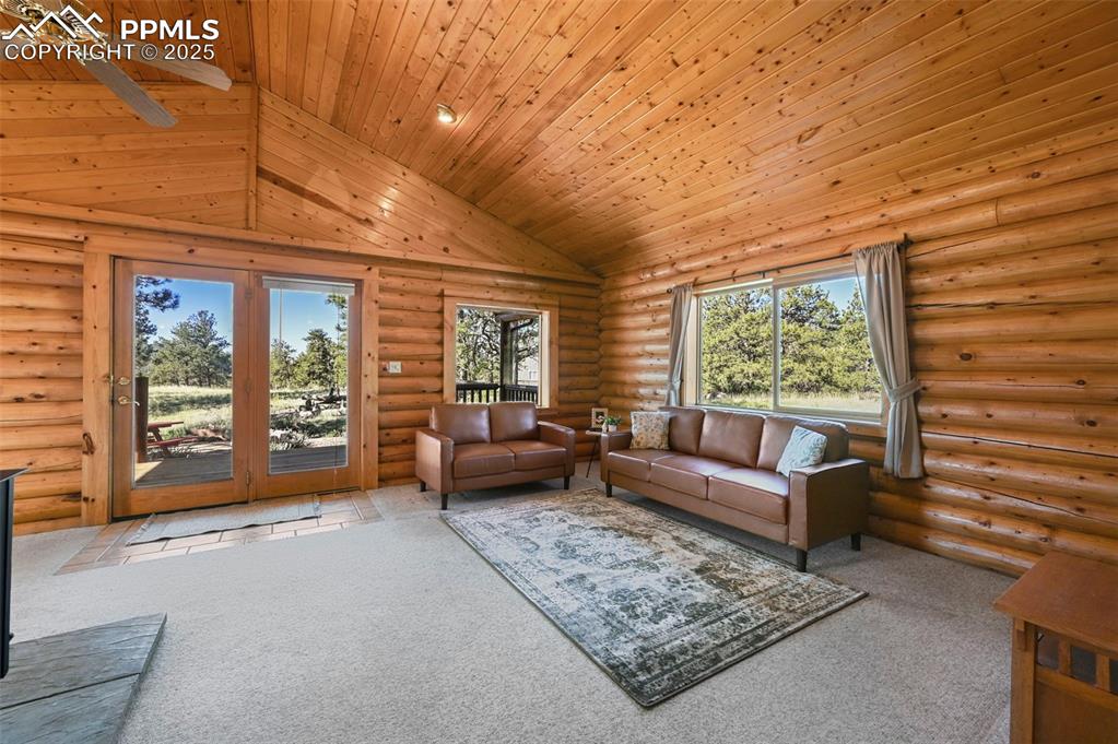 Image 4 of 33: Living Room