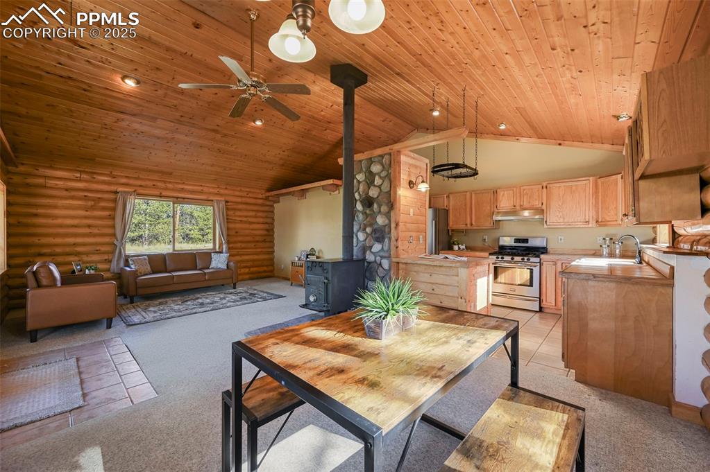 Image 7 of 33: Dining Area