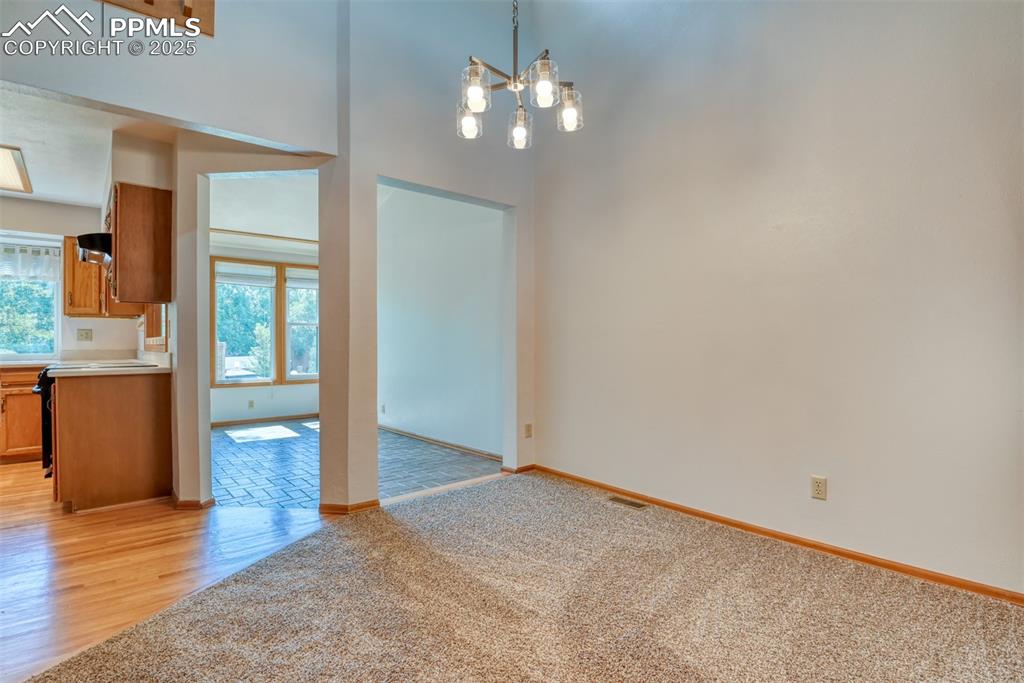 Image 11 of 43: Dining Area