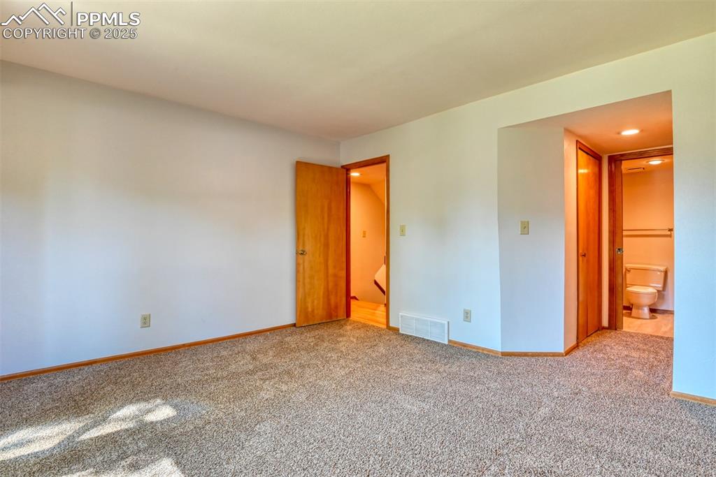 Image 21 of 43: Bedroom