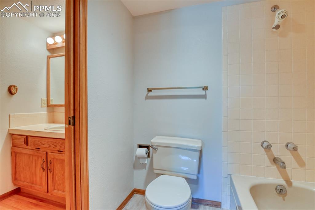 Image 24 of 43: Bathroom