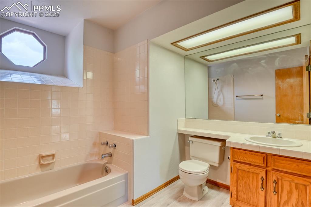 Image 27 of 43: Bathroom