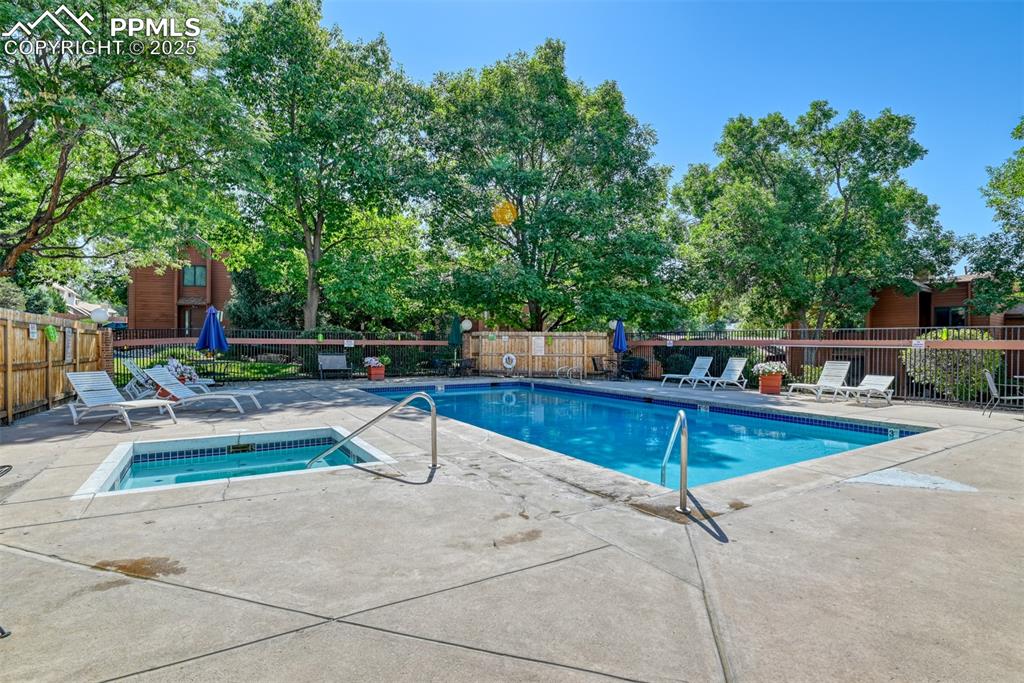 Image 35 of 43: Pool