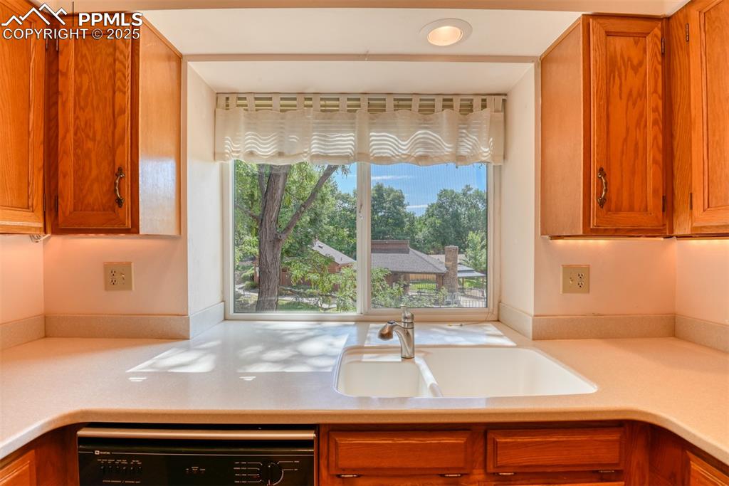 Image 6 of 43: Kitchen