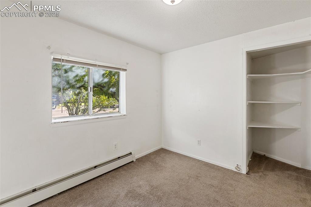 Image 15 of 27: Bedroom