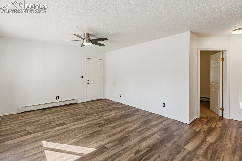 Image 18 of 27: Living Room